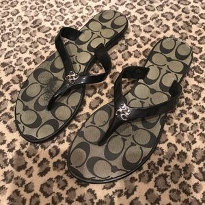Coach Black flip flops in Sz 8!